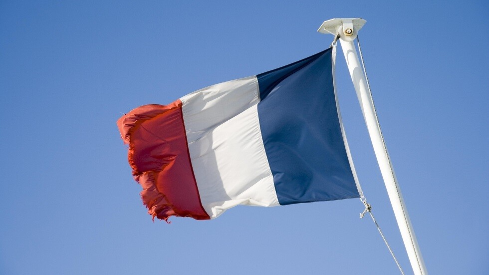 فرنسا تنصح رعاياها بتجنب السفر غير الضروري إلى أوكرانيا