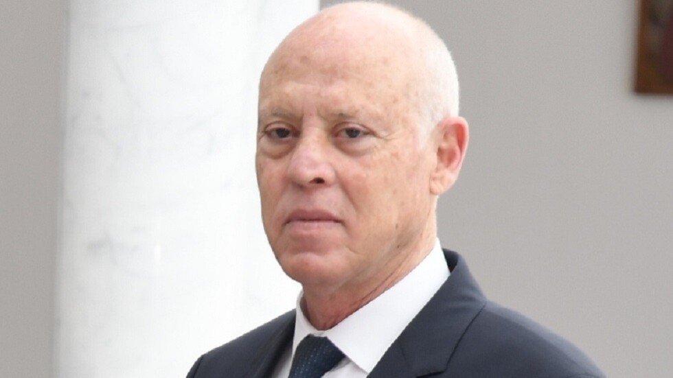 الرئيس التونسي يدعو إلى "تطهير" القضاء والاحتكام "للقوانين والضمائر"