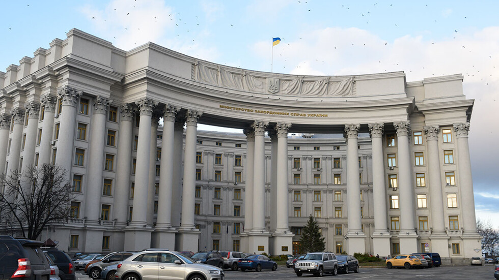 أوكرانيا: الولايات المتحدة وبريطانيا وأستراليا وألمانيا بدأت بإجلاء موظفين من سفاراتها