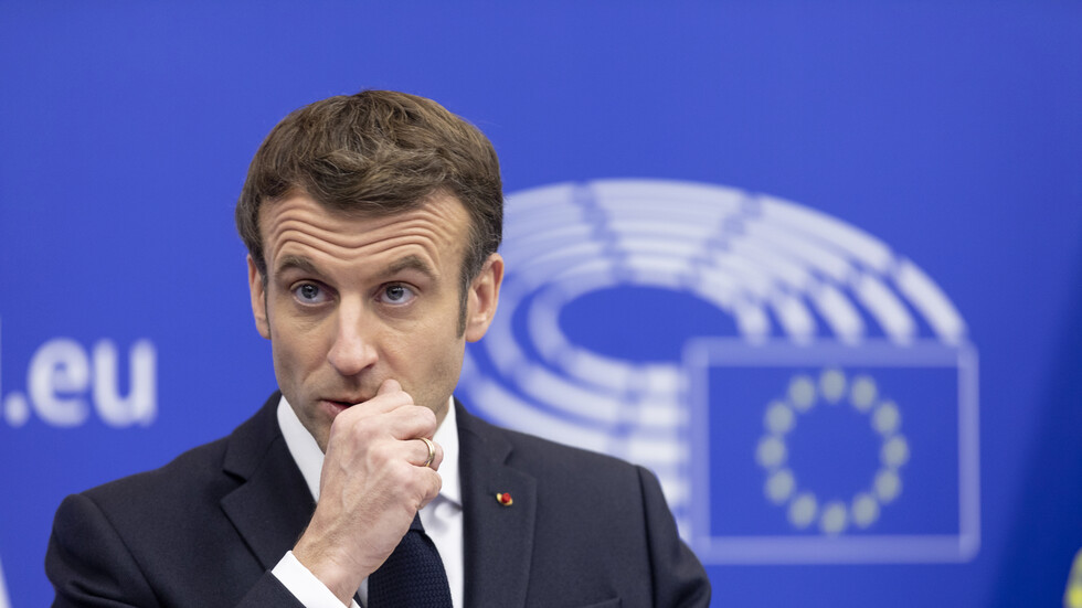 ماكرون يدعو إلى العمل الجماعي لتهدئة التوتر على الحدود الروسية الأوكرانية عبر حوار معزز مع موسكو