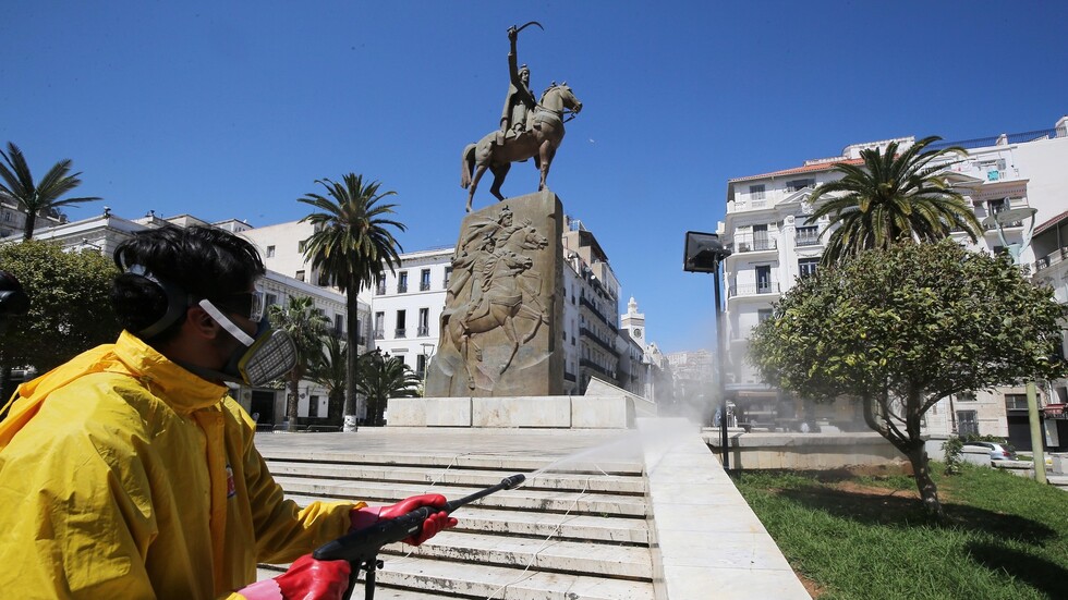 على خلفية تفاقم الوضع الوبائي.. الجزائر تمنع حفلات الزفاف والختان وما شابهها