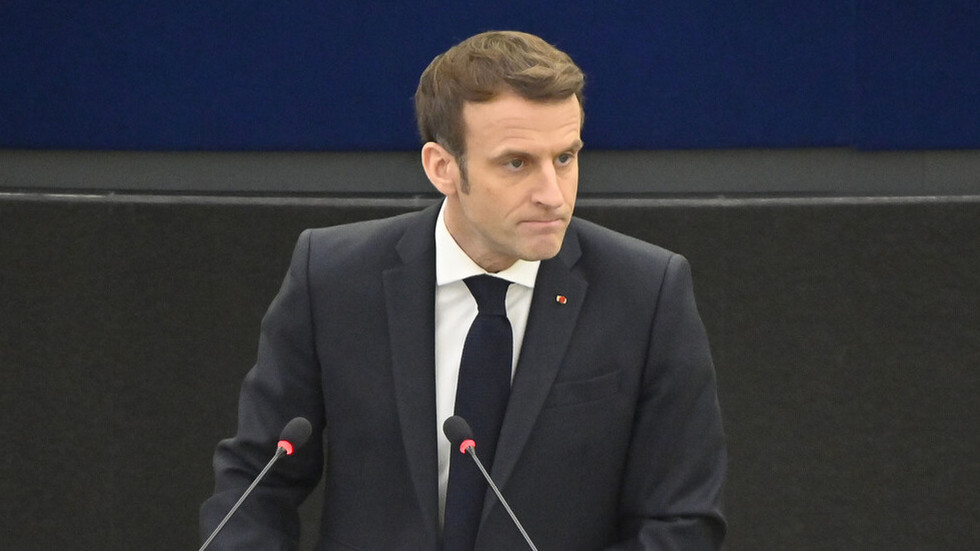 ماكرون: الانقلاب في بوركينا مقلق في ظل أولوية محاربة الإرهاب الإسلامي