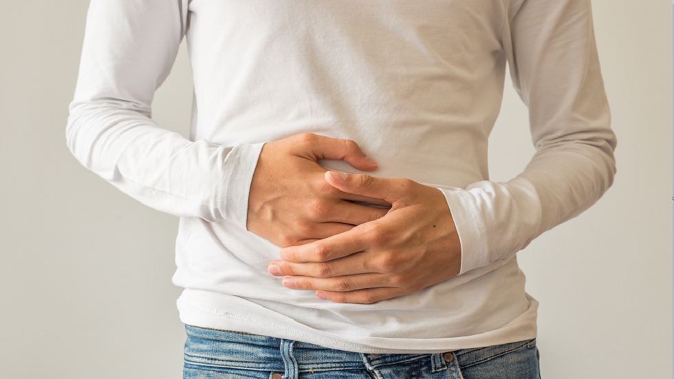 7 أسباب شائعة لآلام المعدة بعضها يتطلب رعاية طبية طارئة