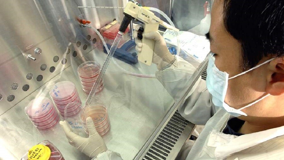 كم يبقى متحور "أوميكرون" على اليدين؟