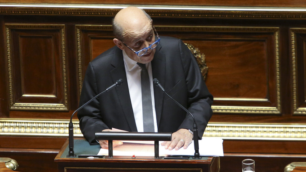 لودريان يحث شركاء باريس الغربيين على ضمان مواصلة الحوار مع روسيا