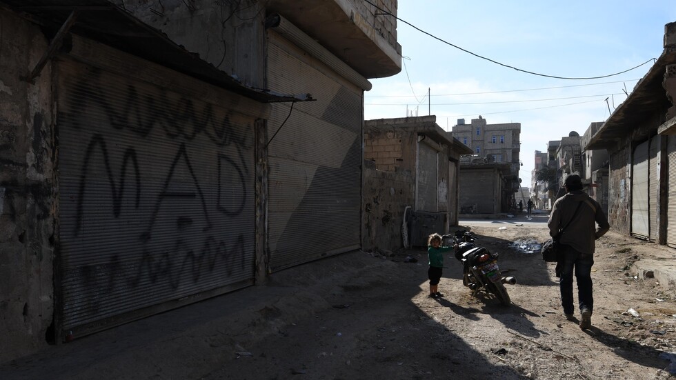 "سانا": عناصر من "قسد" تختطف مدنيين في الرقة ودير الزور