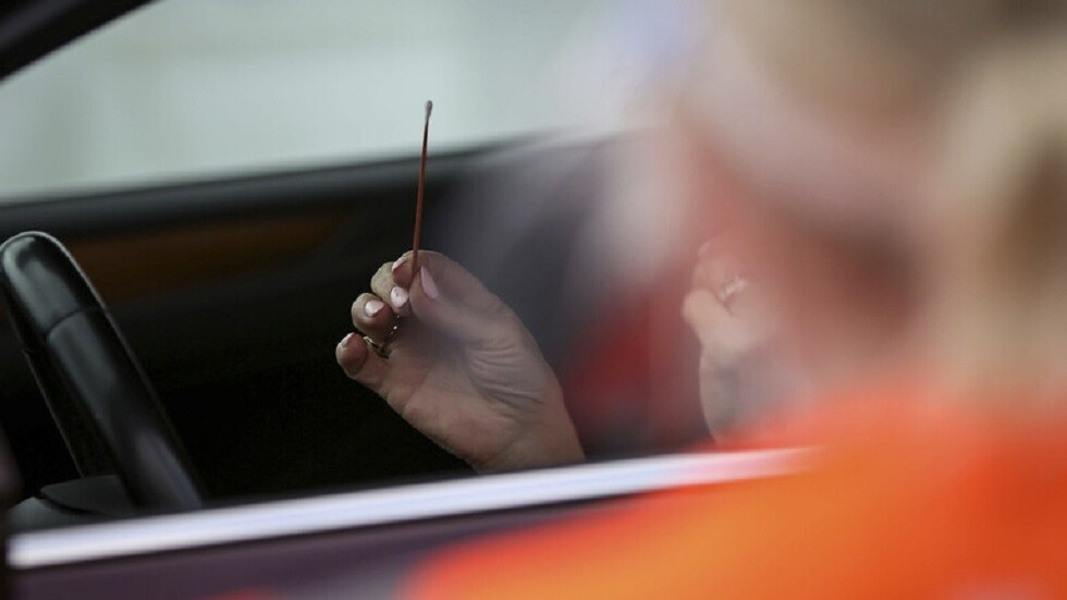 مركز الإحصاء الخليجي يكشف عن عدد لقاحات كورونا المعطاة وعدد الإصابات في دول الخليج