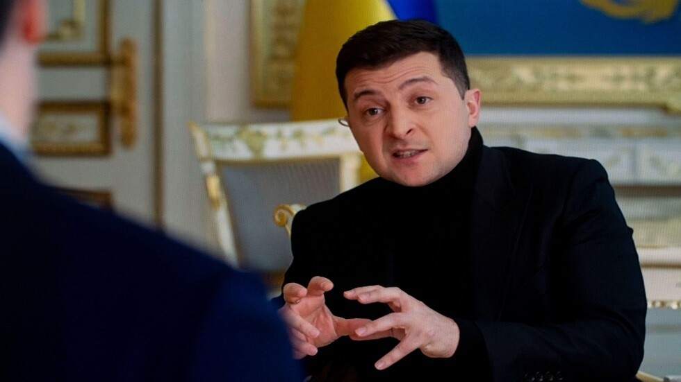 زيلينسكي: بصفتي رئيس دولة مستقلة من البديهي أن أحتفظ بأسرار لا يعلمها بايدن