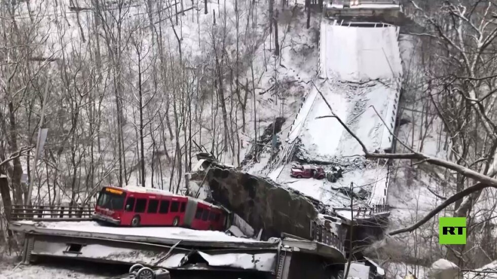 بالفيديو.. بايدن يتفقد موقع انهيار جسر في بيتسبورغ