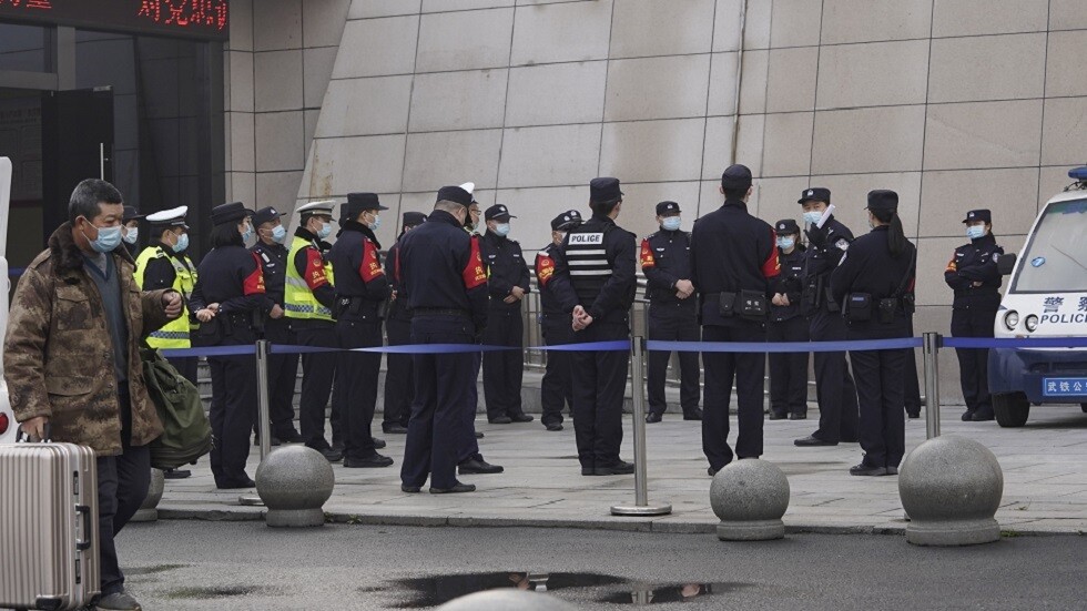 الصين.. أب يحاول الانتحار بجرعة كبيرة من الأدوية لتأخر زواج ابنه