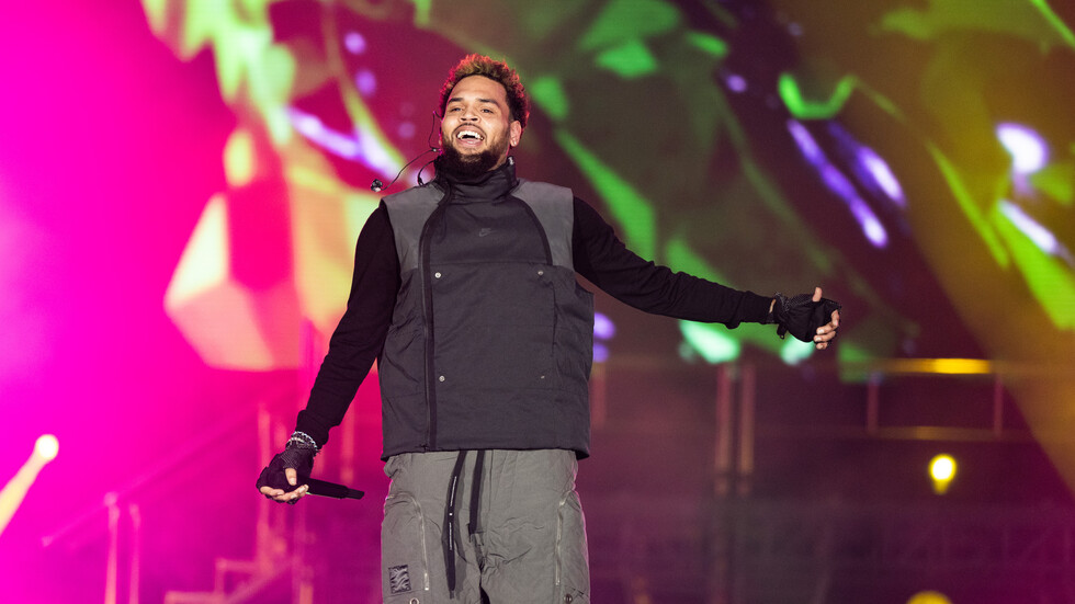 مطالبة المغني الأمريكي كريس براون بتعويض بقيمة 20 مليون دولار في دعوى اغتصاب