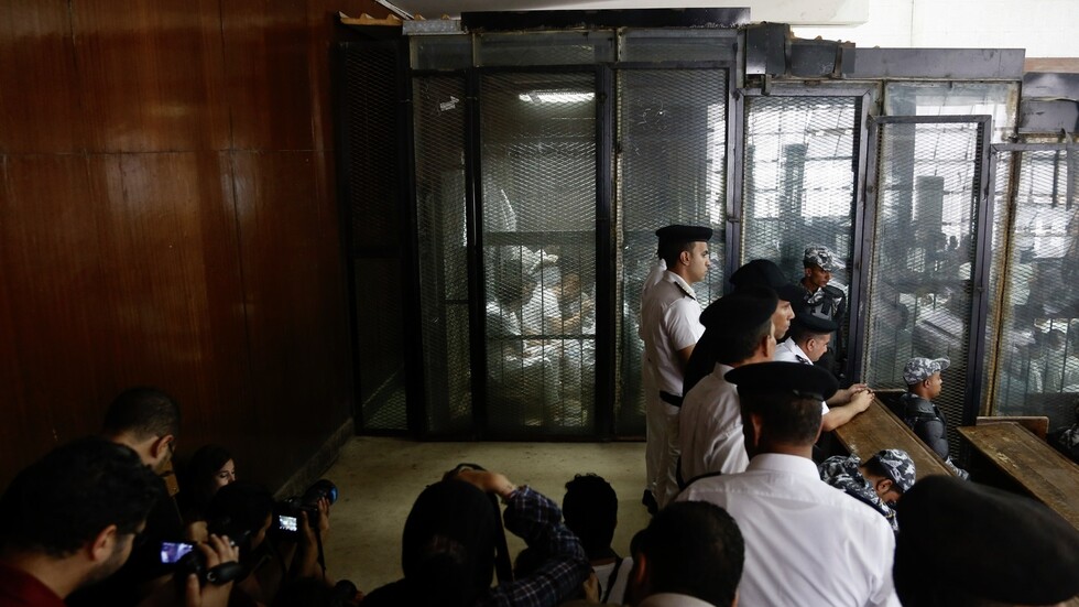 مصر.. محكمة الجنايات تحيل أوراق 10 متهمين في قضية 