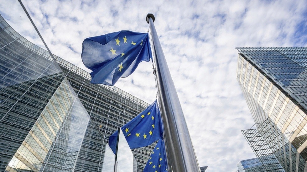 الاتحاد الأوروبي يدين الحكم بالسجن على ناشطة حقوقية إيرانية