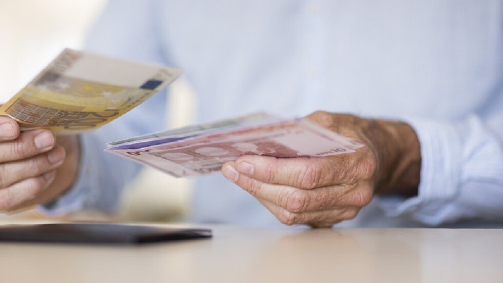 ليس بسبب التجنيد.. رجل أعلن نفسه امرأة لسبب 