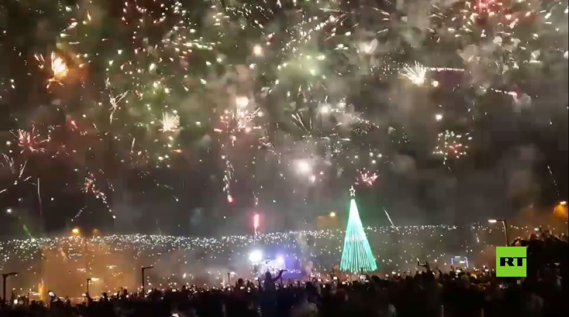 بالفيديو.. احتفالات عيد رأس السنة بالألعاب النارية في الموصل