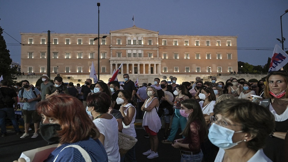 رئيس الوزراء اليوناني: وباء كورونا سينتهي بمتحور 