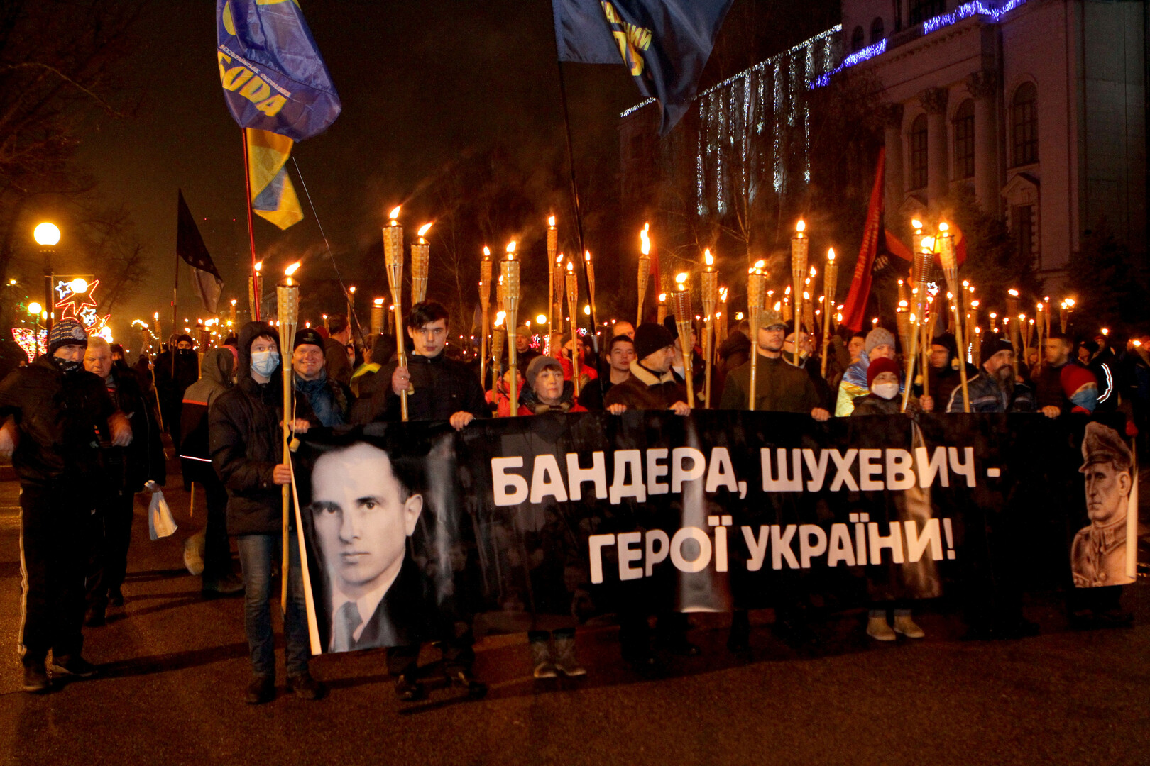 كييف.. مسيرة للنازيين الجدد بعيد ميلاد ستيبان بانديرا عميل هتلر