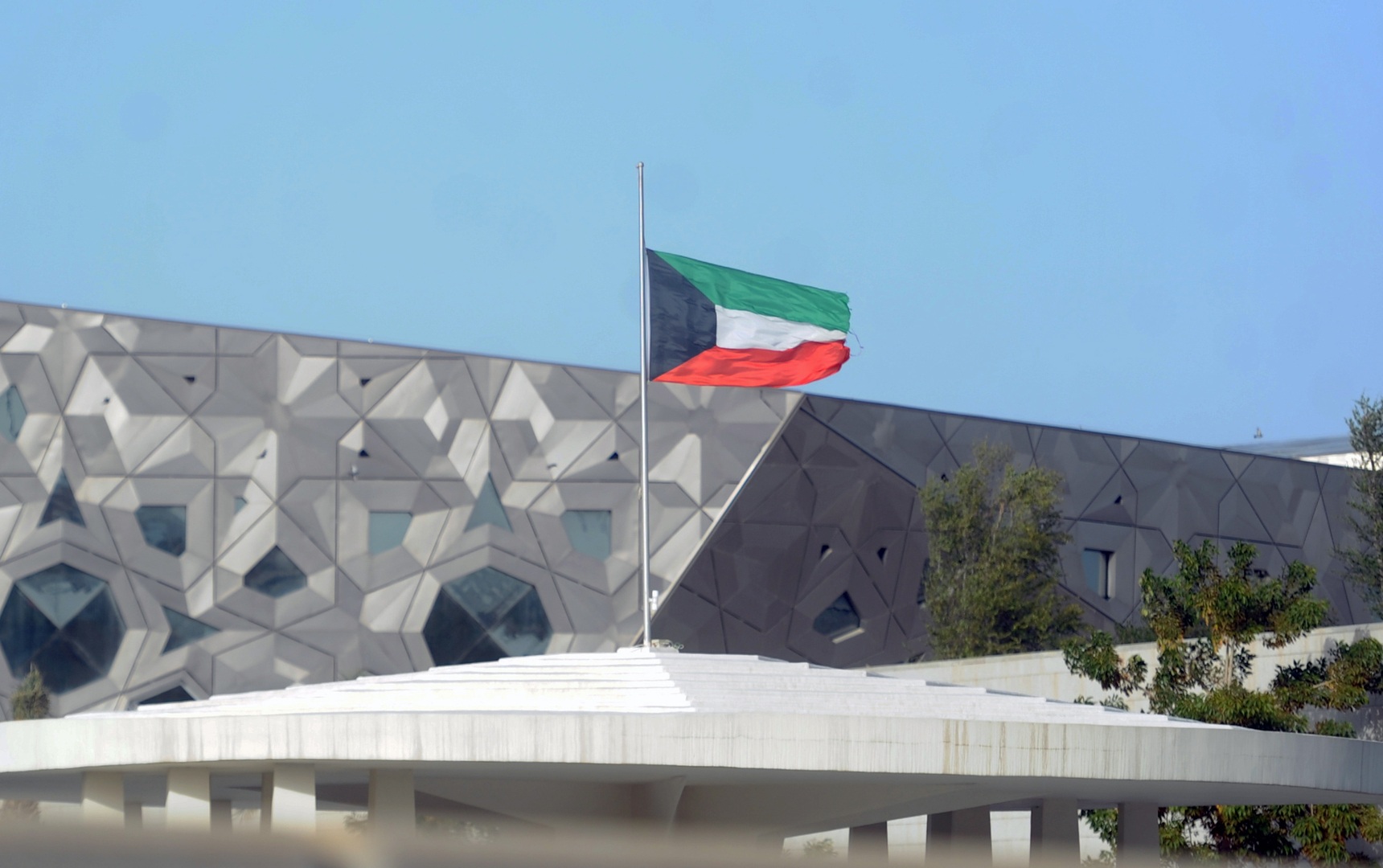 الحكومة الكويتية تؤدي اليمين الدستورية أمام مجلس الأمة وانسحاب نواب من الجلسة