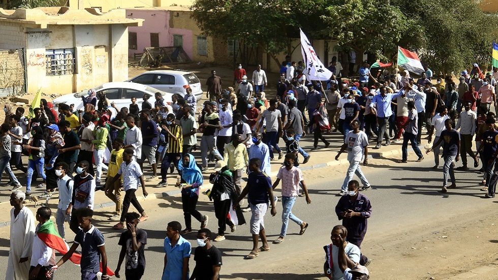 السودان.. القوات الأمنية تفرق متظاهرين في الخرطوم وبورسودان