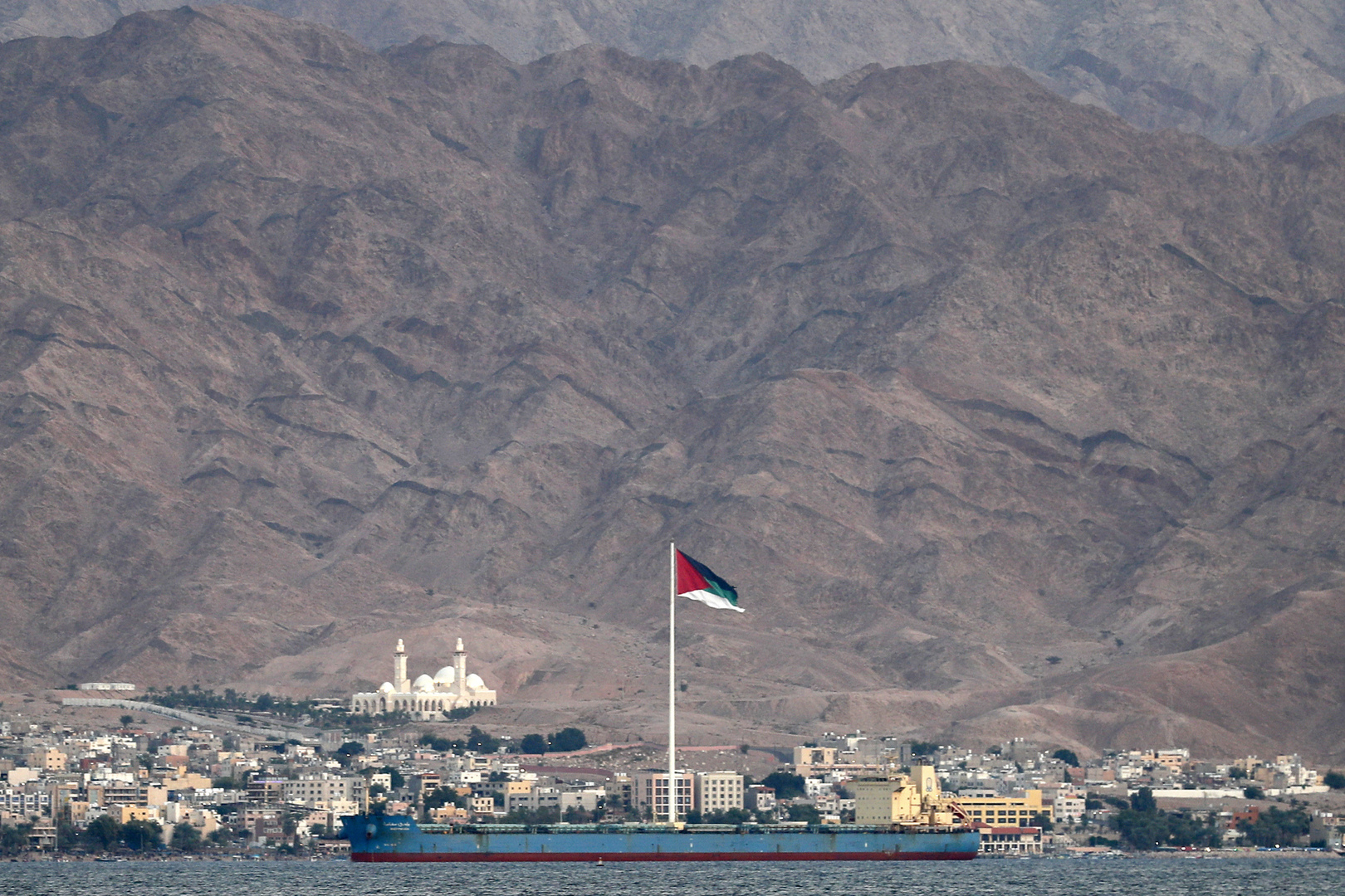 مسؤول أردني يكشف حجم البضائع المنقولة إلى سوريا عبر ميناء العقبة