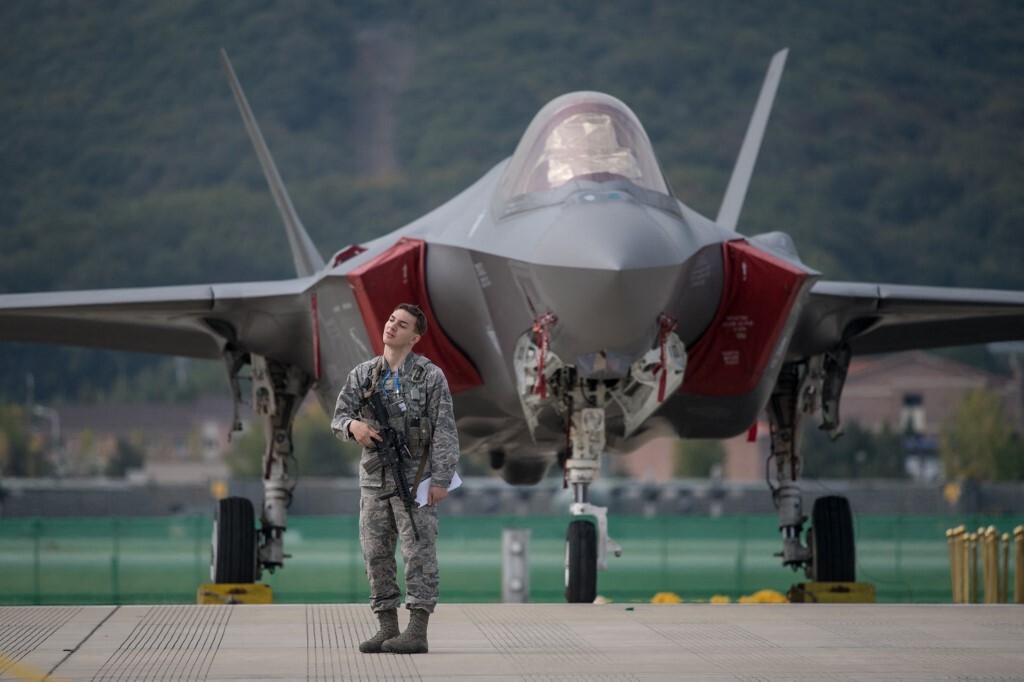 كوريا الجنوبية تعلّق تحليق طائراتها 