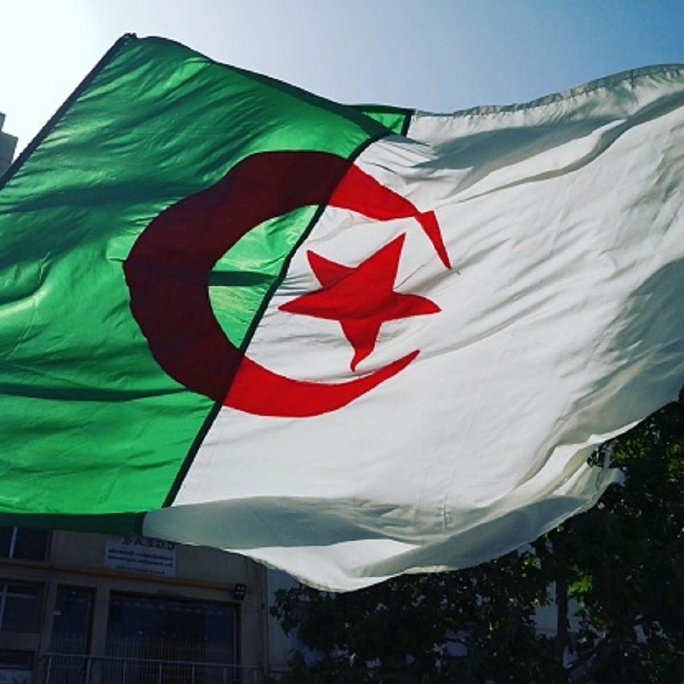 الجزائر تفتح حدودها البرية مع تونس