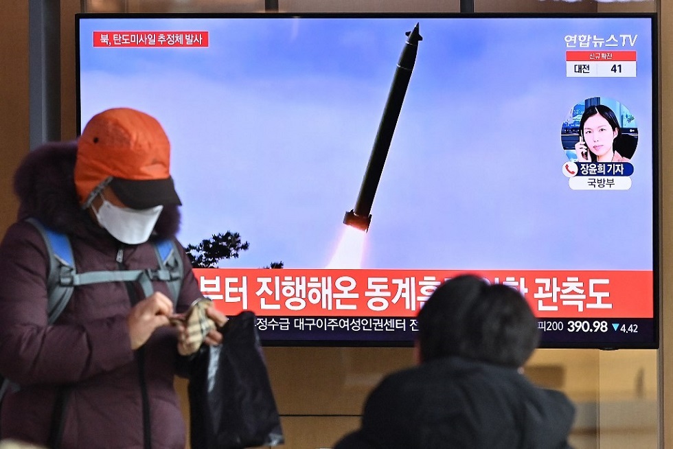 كوريا الشمالية تجري تجربة على صاروخ فرط صوتي