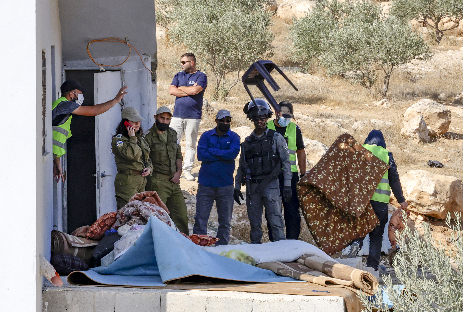 الجيش الإسرائيلي يعتقل ستة فلسطينيين من قصرة وبلاطة
