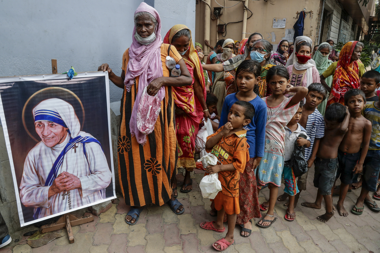 الهند تسمح لجمعية الأم تيريزا بالتمويل الأجنبي مجددا