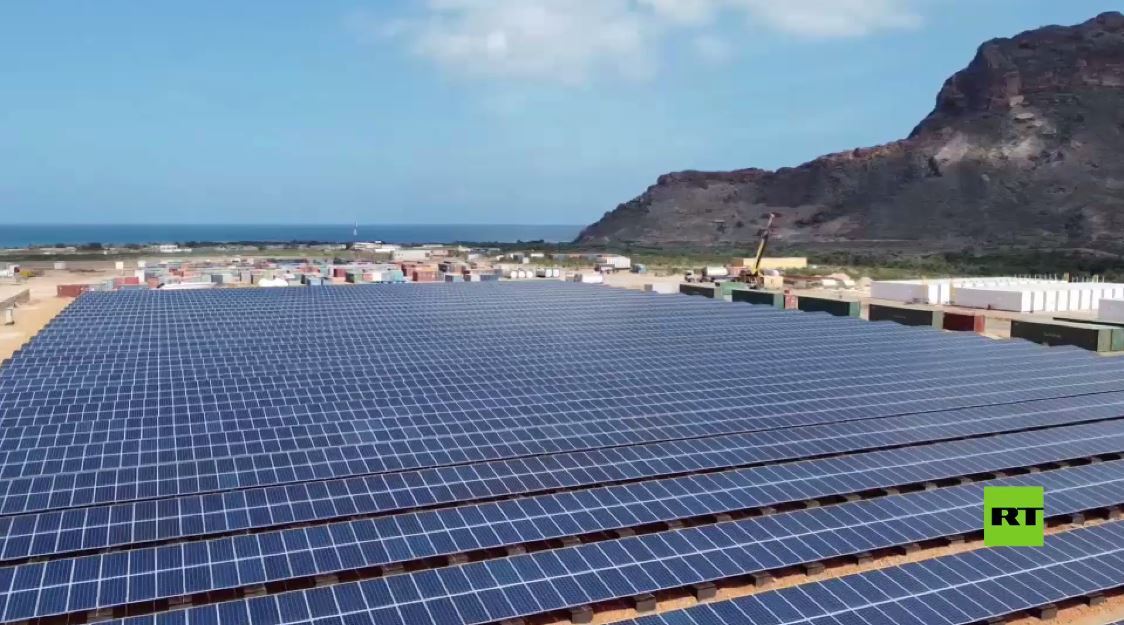 مشاهد من مشروع ضخم للطاقة الشمسية في اليمن