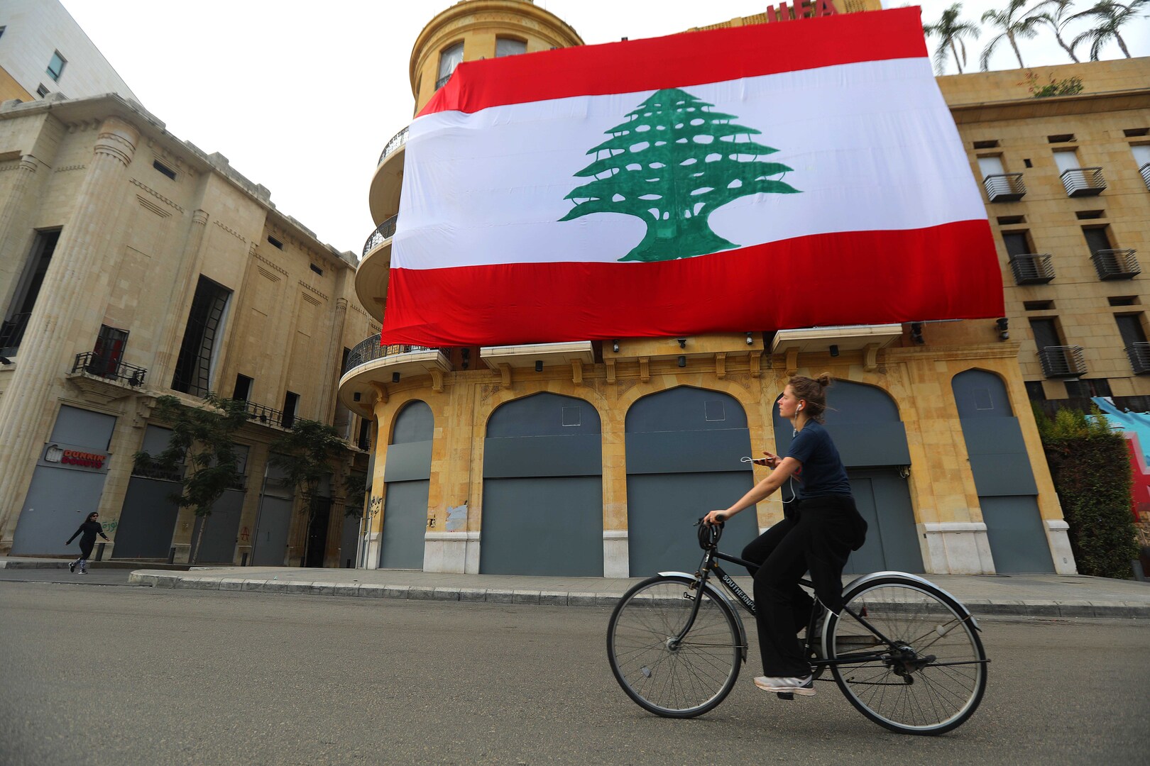 رئيس الوزراء اللبناني يرحب بعودة 