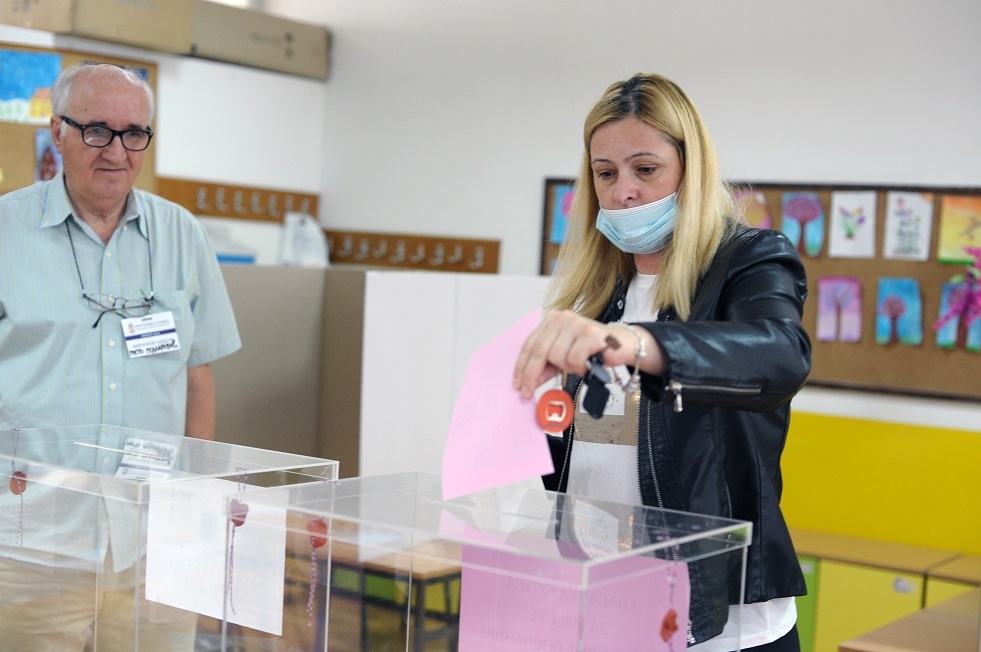 مراكز الاقتراع تفتح أبوابها في صربيا للاستفتاء على تعديل الدستور