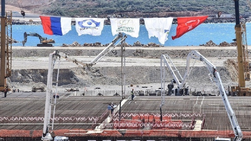 تركيا.. اعتصام عمال مشروع محطة 