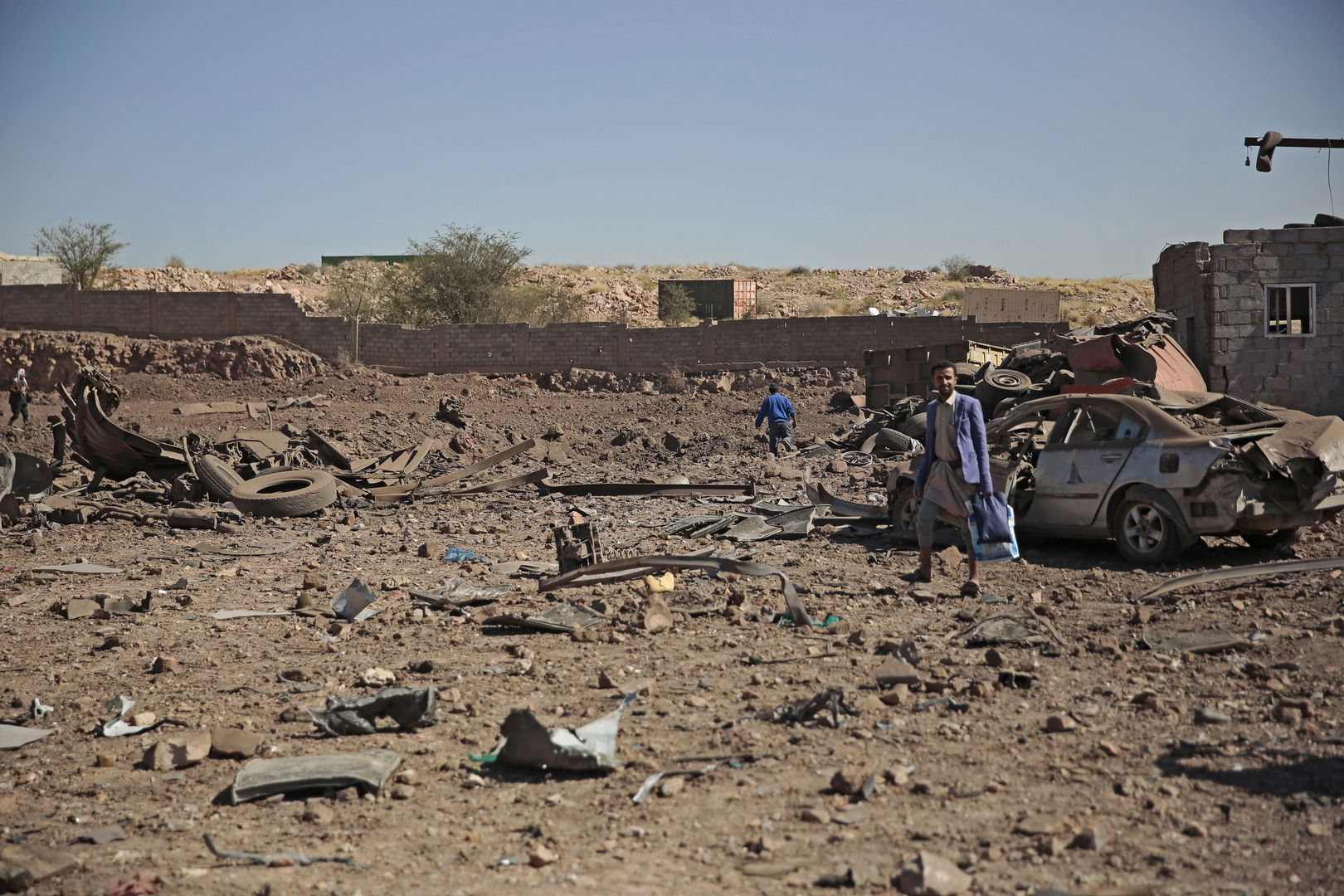 التحالف العربي يعلن بدء توجيهه ضربات جوية تستهدف قيادات الحوثيين في صنعاء