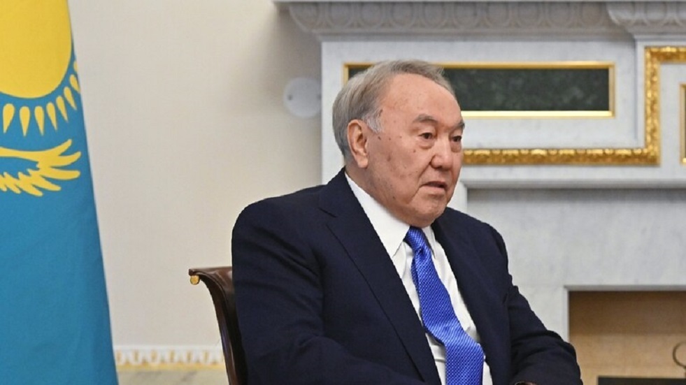 عريضة في كازاخستان تطالب بسحب الحصانة من نزارباييف