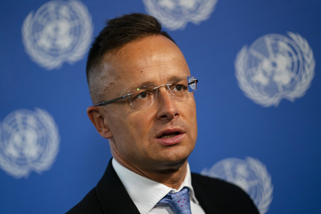 وزير الخارجية الهنغاري: على أوكرانيا أن تجري إصلاحات جدية إذا أرادت الانضمام إلى الناتو