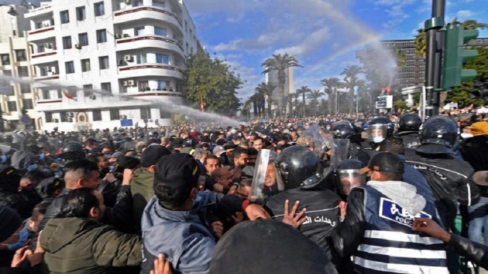 أحزاب تونسية تدعو لفتح تحقيق بعد وفاة مواطن شارك في تظاهرات 14 يناير