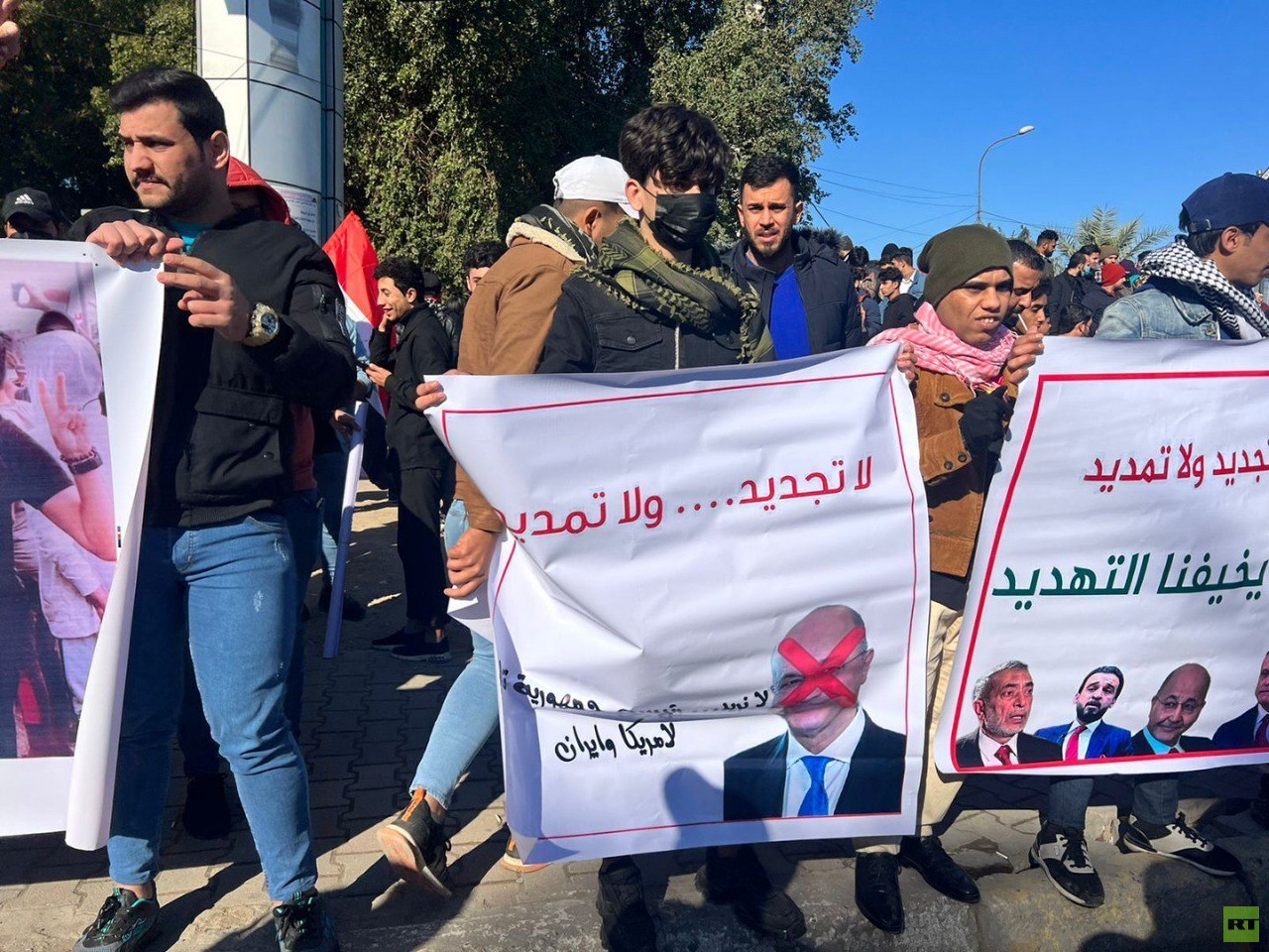 تظاهرة في بغداد تطالب بمحاكمة المالكي وترفض التجديد للرئاسات الثلاث (صور)