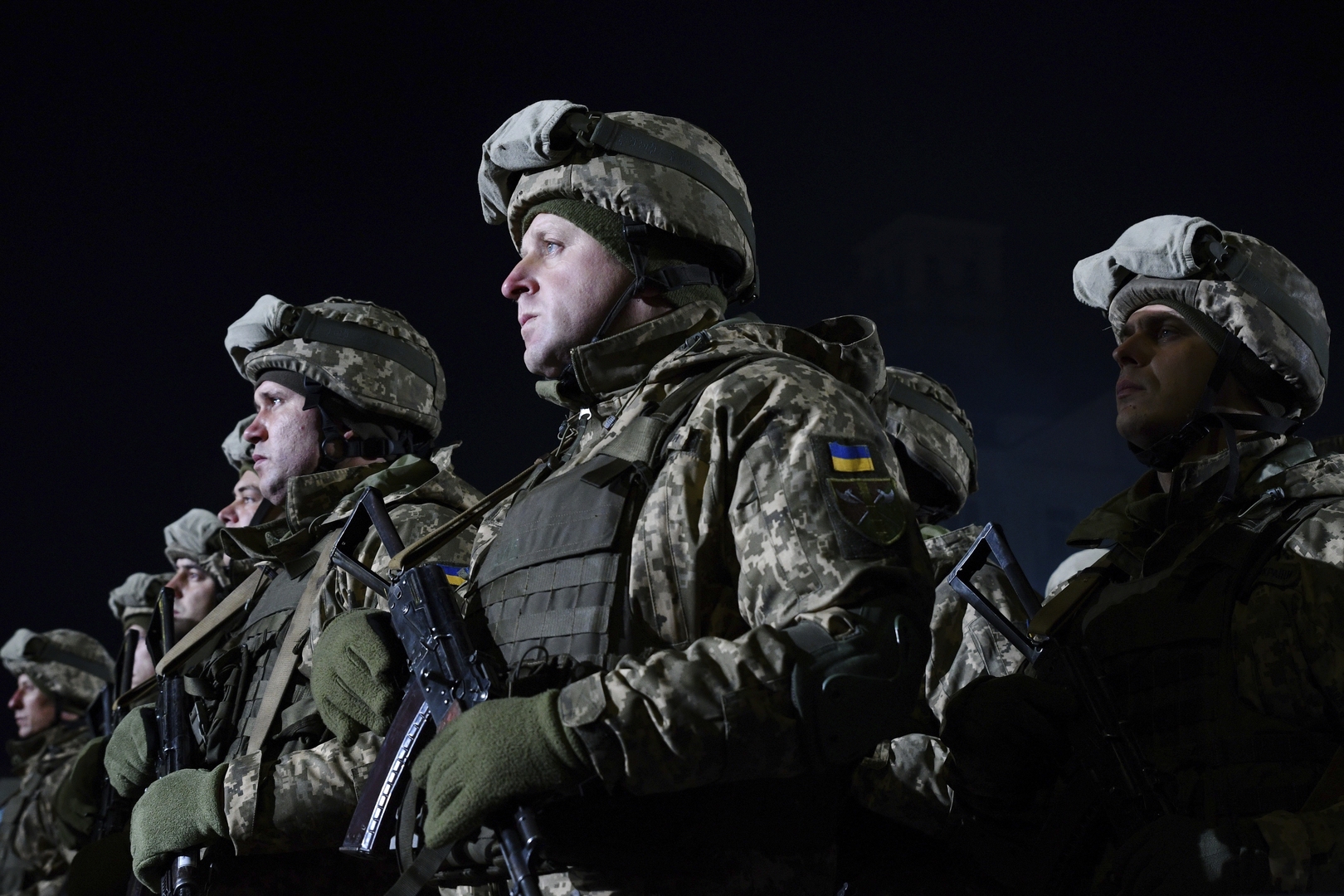 ما هي الدول التي تصدر أسلحة إلى حكومة أوكرانيا على خلفية التصعيد الحالي؟