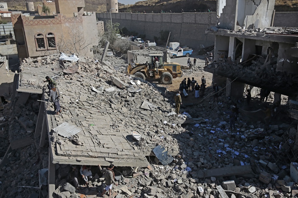 اليمن.. قتلى في غارة للتحالف العربي استهدفت مبنى الاتصالات بالحديدة