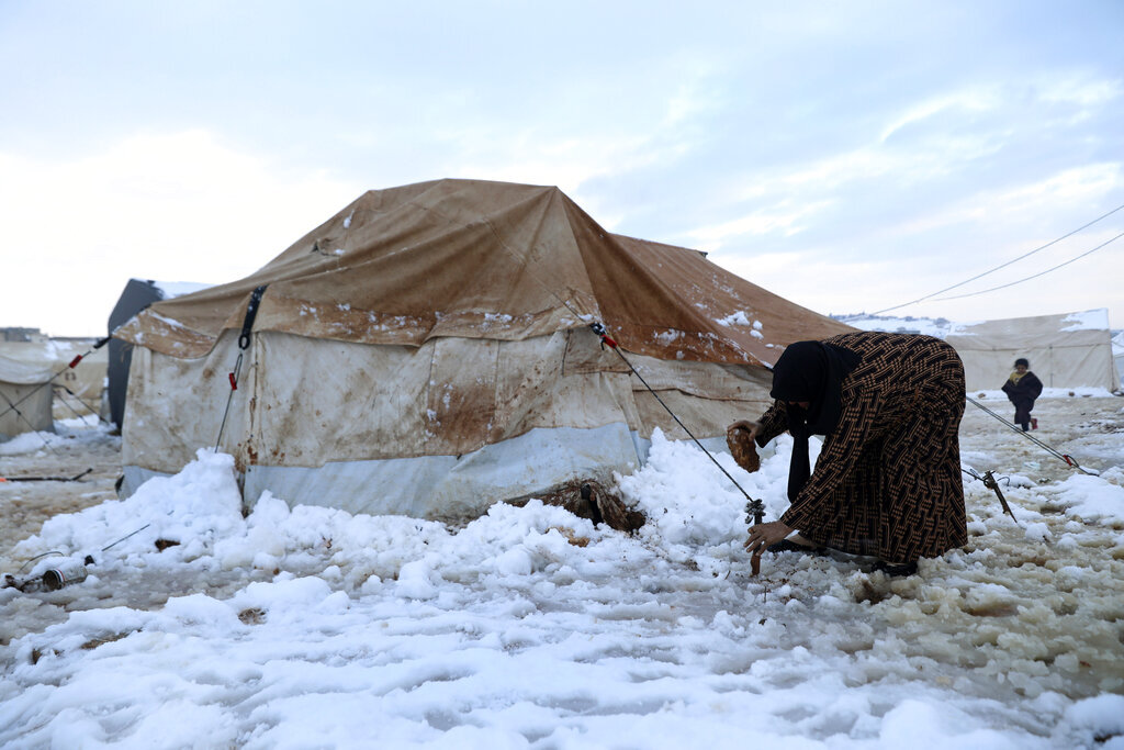 الأمم المتحدة: الثلوج  تتسبب بأضرار بالغة في المخيمات الواقعة في شمال غرب سوريا