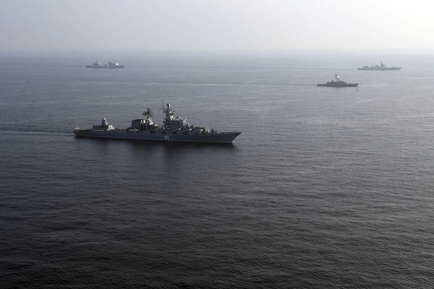 بمشاركة الحرس الثوري.. روسيا وإيران والصين تجري تدريبات عسكرية في خليج عمان