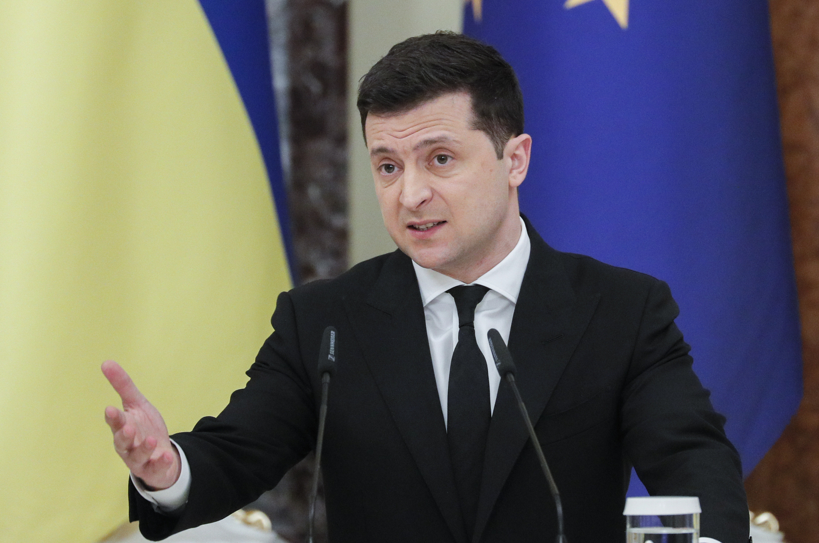 رئيس أوكرانيا: الأوضاع تحت السيطرة ولا سبب للذعر