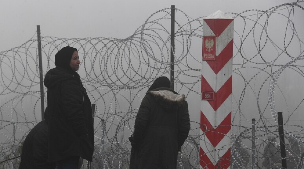 بولندا تشرع في بناء سياج بارتفاع أكثر من 5 أمتار على طول حدودها مع بيلاروس