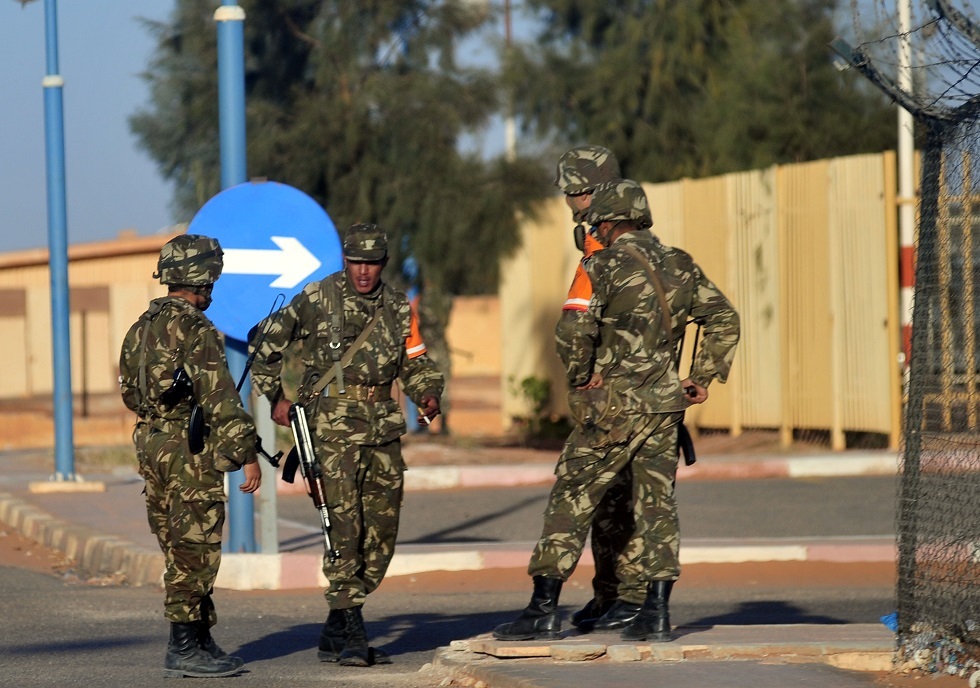 الجيش الجزائري يعلن حجز مئات الكيلوغرامات من المخدرات على الحدود مع المغرب (صور)