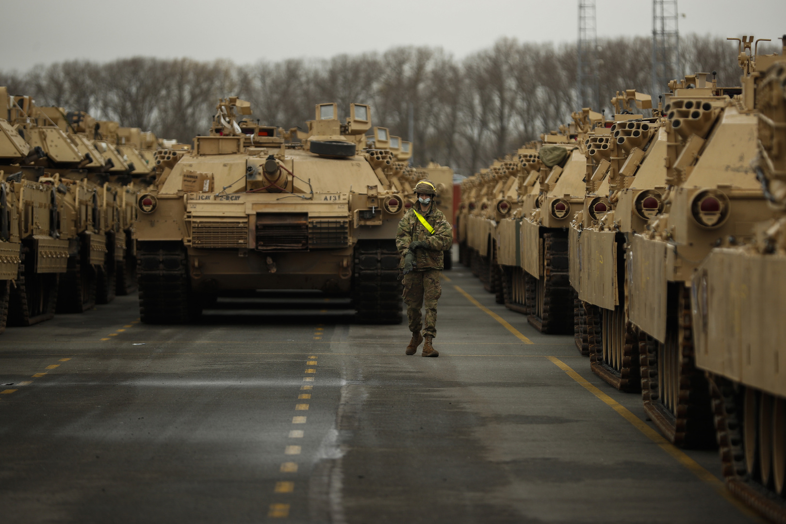 تقرير: الولايات المتحدة تبحث مع الناتو نشر آلاف القوات الإضافية شرق أوروبا وسط التوتر حول أوكرانيا