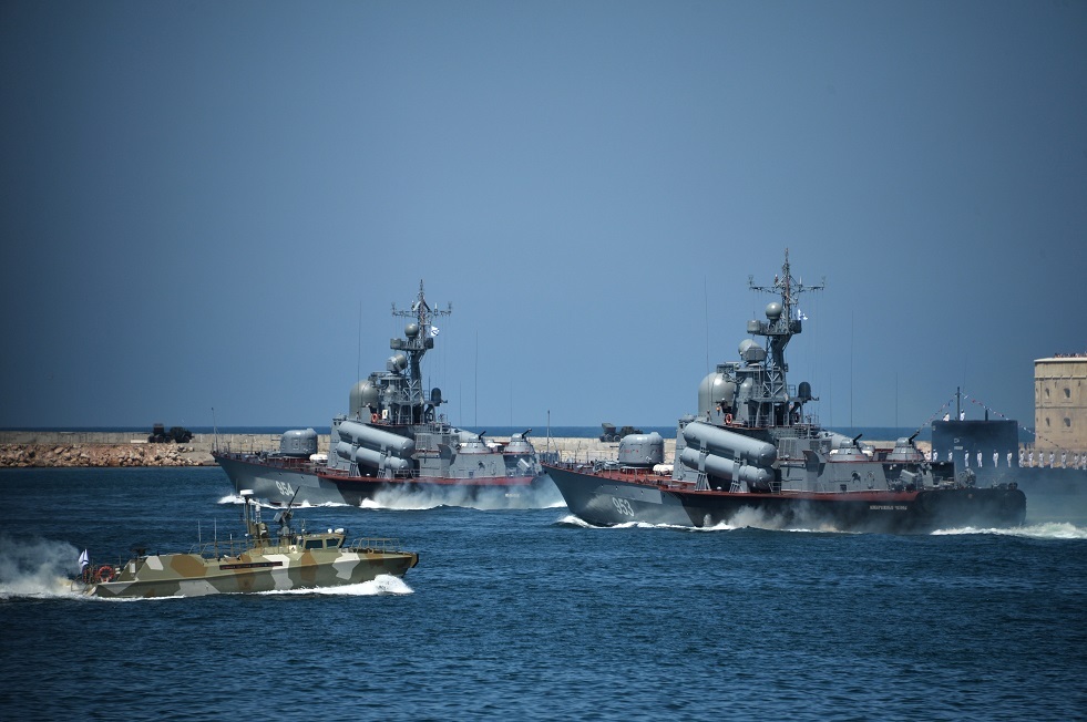 أسطول المحيط الهادئ الروسي يجري مناورات في أقصى شرق البلاد