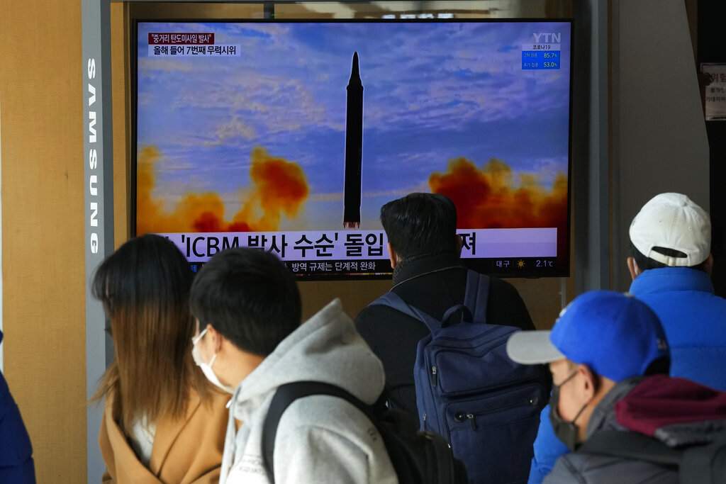 كوريا الشمالية تؤكد إطلاق صاروخ باليستي متوسط وطويل المدى من طراز 