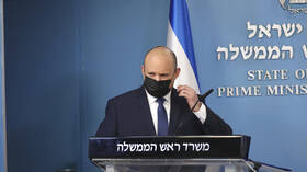 بينيت يعزي ذوي الضابطين القتيلين جراء تحطم مروحية قبالة حيفا