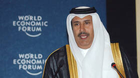 حمد بن جاسم يكشف عن موقف بالكواليس بين الشيخ سعد العبدالله والقذافي وعن كلام جارح بحق الأخير(فيديو)